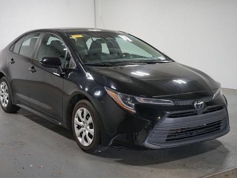 Used 2024 Toyota Corolla LE FWD image 3