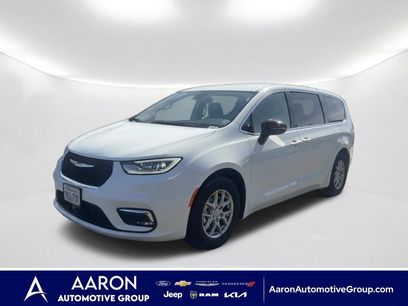 Used 2026 Chrysler Pacifica Select