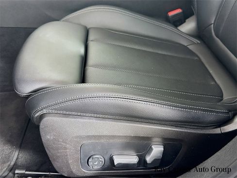 Used 2023 BMW 330i xDrive 330i xDrive w/ Driving Assistance Package image 19