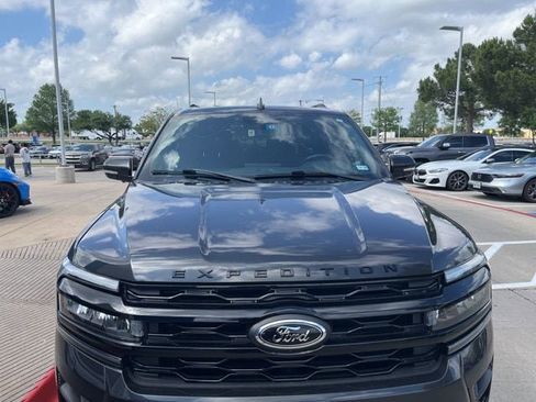 Used 2022 Ford Expedition Limited image 4
