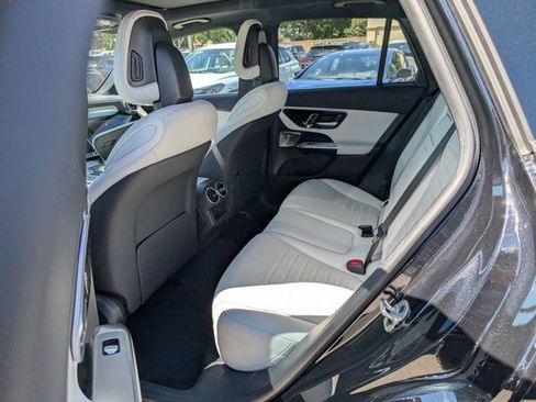 Used 2024 Mercedes-Benz GLC 300 4MATIC image 19