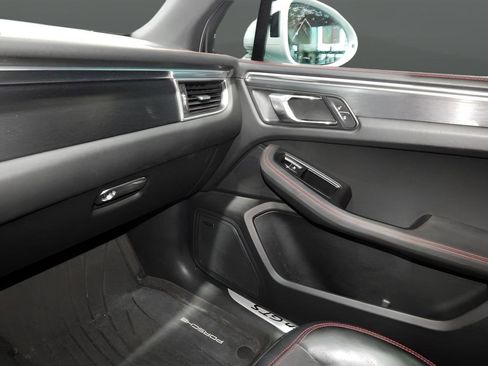 Used 2017 Porsche Macan GTS image 19