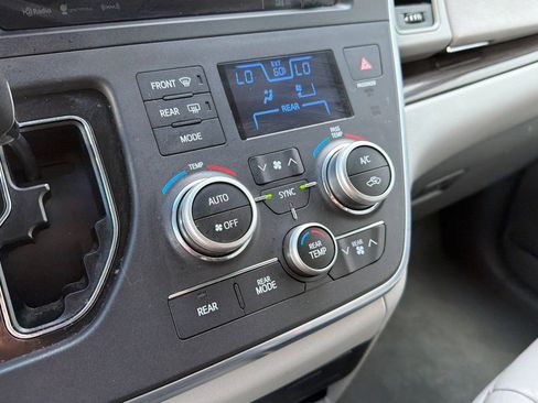 Used 2016 Toyota Sienna XLE w/ XLE Navigation Package FWD image 27