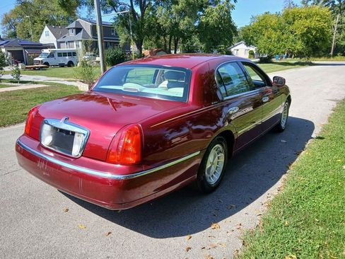 Used 1999 Lincoln Town Car Executive RWD image 6