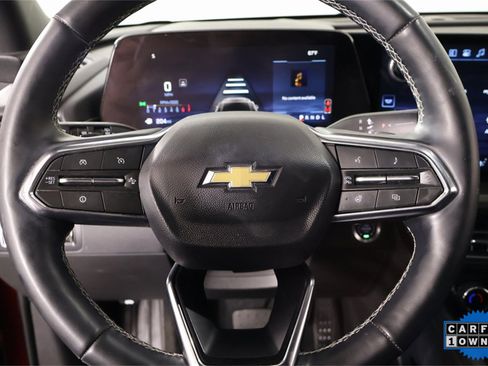 Used 2025 Chevrolet Traverse LT w/ Driver Confidence Package image 3