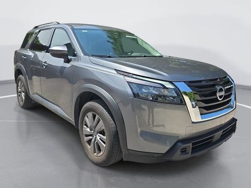 Used 2025 Nissan Pathfinder SV FWD image 2