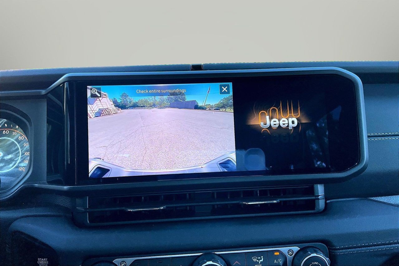 Certified 2024 Jeep Gladiator Sport w/ Premium Package AWD/4WD image 13