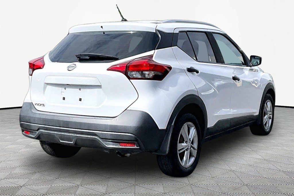 Used 2019 Nissan Kicks S FWD image 2