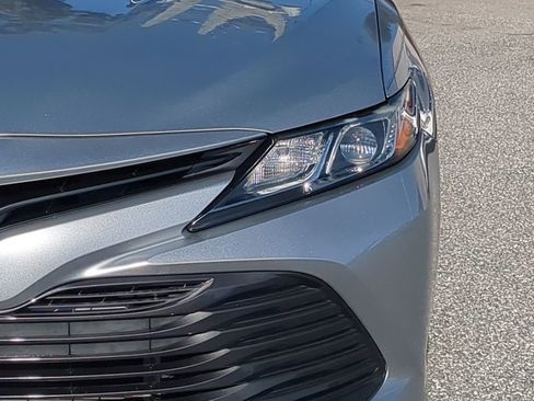 Used 2020 Toyota Camry LE image 18