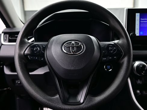 Used 2025 Toyota RAV4 XLE AWD/4WD image 23