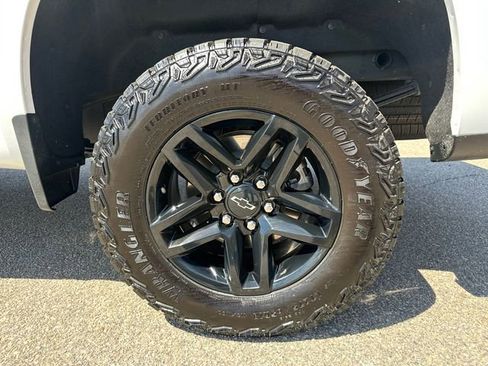 Used 2025 Chevrolet Silverado 1500 Custom Trail Boss AWD/4WD image 13