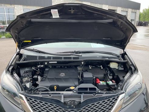 Used 2015 Toyota Sienna SE FWD image 50
