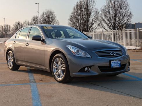 Used 2012 INFINITI G37 X AWD w/ Premium Pkg image 4