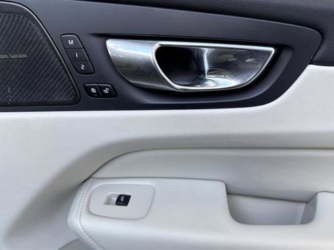Certified 2023 Volvo XC60 T8 Ultimate image 18