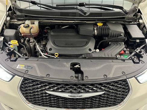 Used 2021 Chrysler Pacifica Touring-L FWD image 84