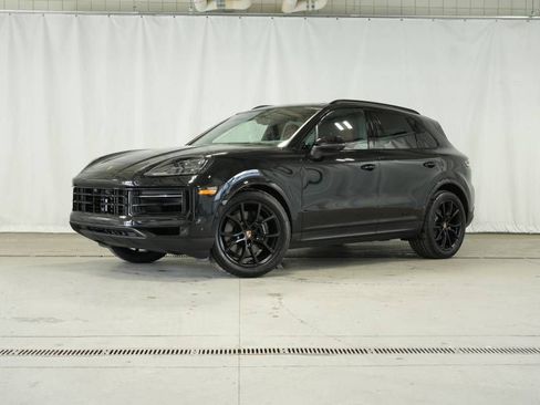 Certified 2025 Porsche Cayenne AWD/4WD image 1