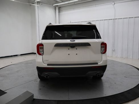 Used 2023 Ford Explorer XLT w/ Equipment Group 202A image 6