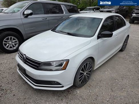 Used 2017 Volkswagen Jetta Sport image 1