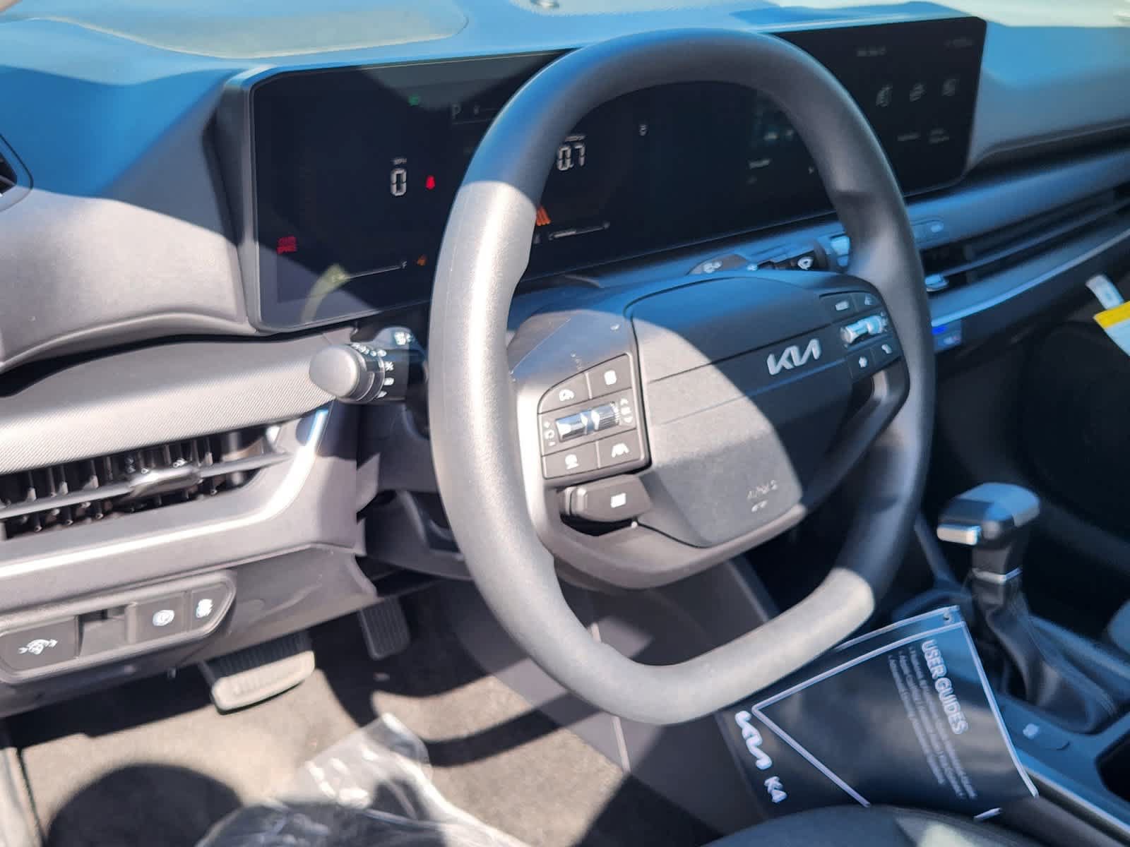 Certified 2025 Kia K4 FWD image 2