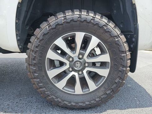 Used 2020 Toyota Tundra Limited w/ Limited Premium Package AWD/4WD image 9