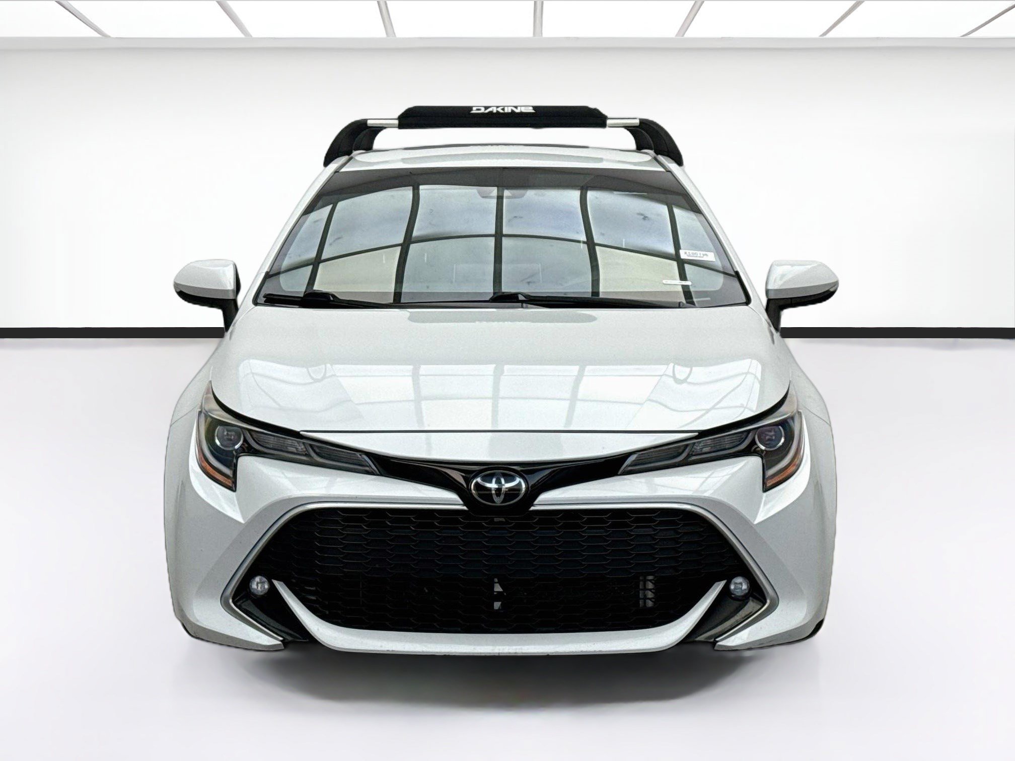 Used 2022 Toyota Corolla XSE FWD image 2