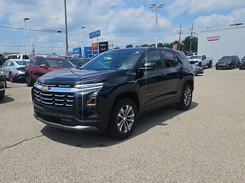 Used 2026 Chevrolet Equinox LT w/ Convenience Package II FWD image 2