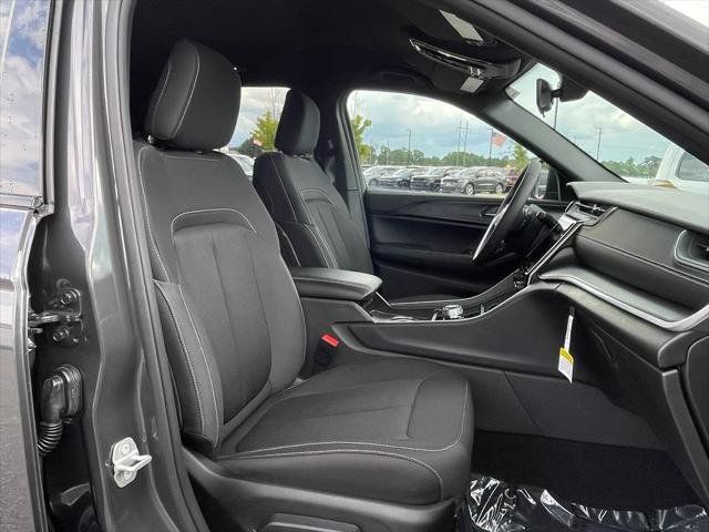 Used 2026 Jeep Grand Cherokee Laredo RWD image 44