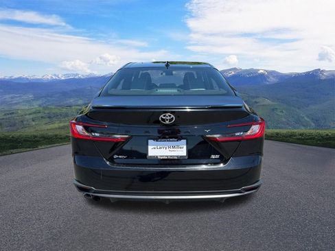 Used 2025 Toyota Camry SE FWD image 4