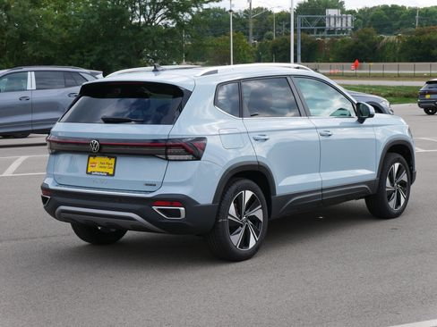 New 2025 Volkswagen Taos SE image 2