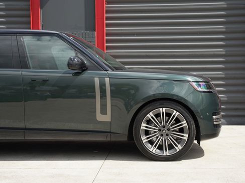 Used 2025 Land Rover Range Rover Long Wheelbase SE image 7