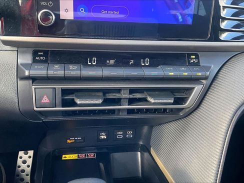 Used 2025 Toyota Camry SE FWD image 31