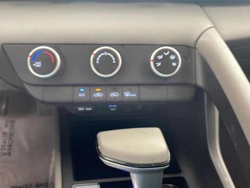 Certified 2024 Hyundai Elantra SE FWD image 18
