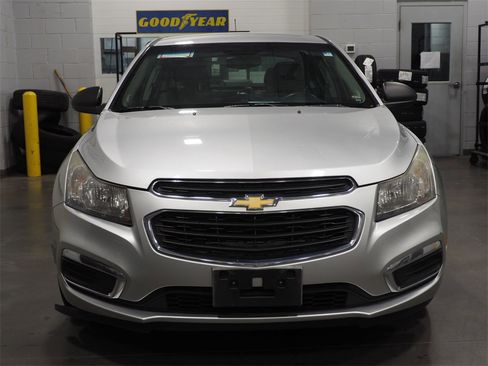 Used 2015 Chevrolet Cruze LS image 2