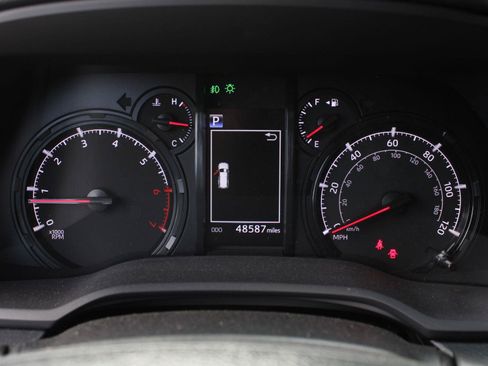 Used 2022 Toyota 4Runner SR5 AWD/4WD image 12