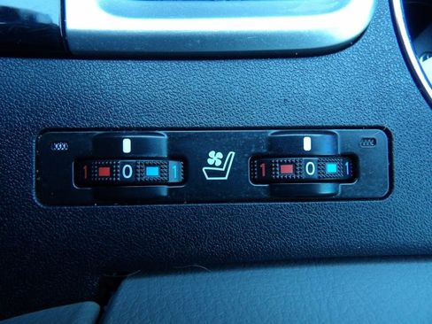 Used 2019 Toyota Highlander Limited Platinum image 26