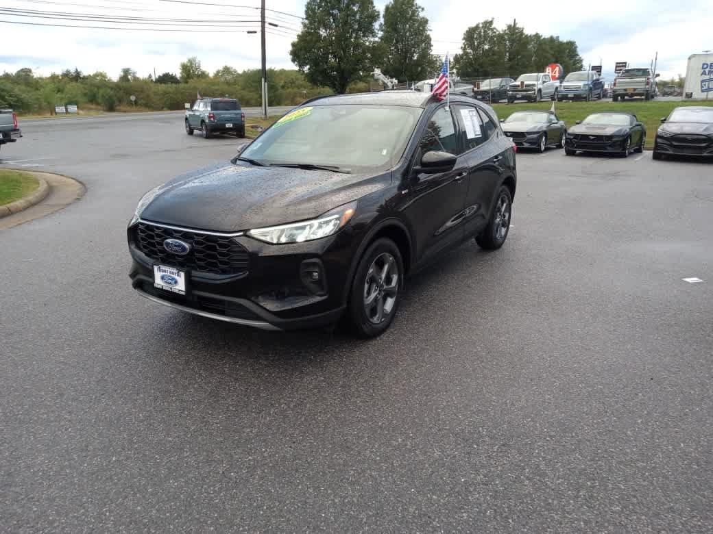 Used 2025 Ford Escape ST-Line Select AWD/4WD image 3