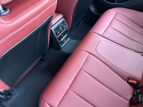 Used 2025 BMW 330i 330i w/ M Sport Package image 24