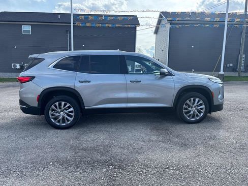 Used 2025 Buick Enclave Preferred AWD/4WD image 6