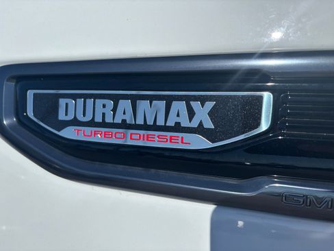 Used 2023 GMC Sierra 1500 AT4 image 9