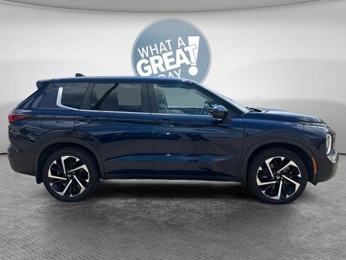 Used 2022 Mitsubishi Outlander SE AWD/4WD image 2