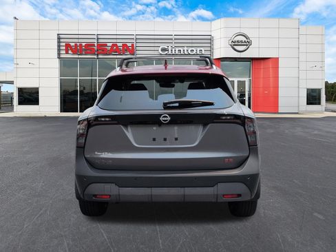 Used 2025 Nissan Kicks SR w/ Illumination Package FWD image 4