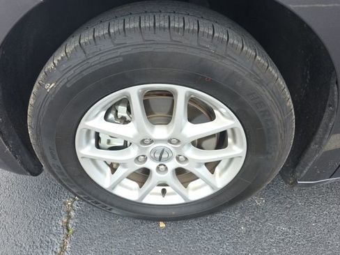 Used 2023 Chrysler Pacifica Touring-L FWD image 13