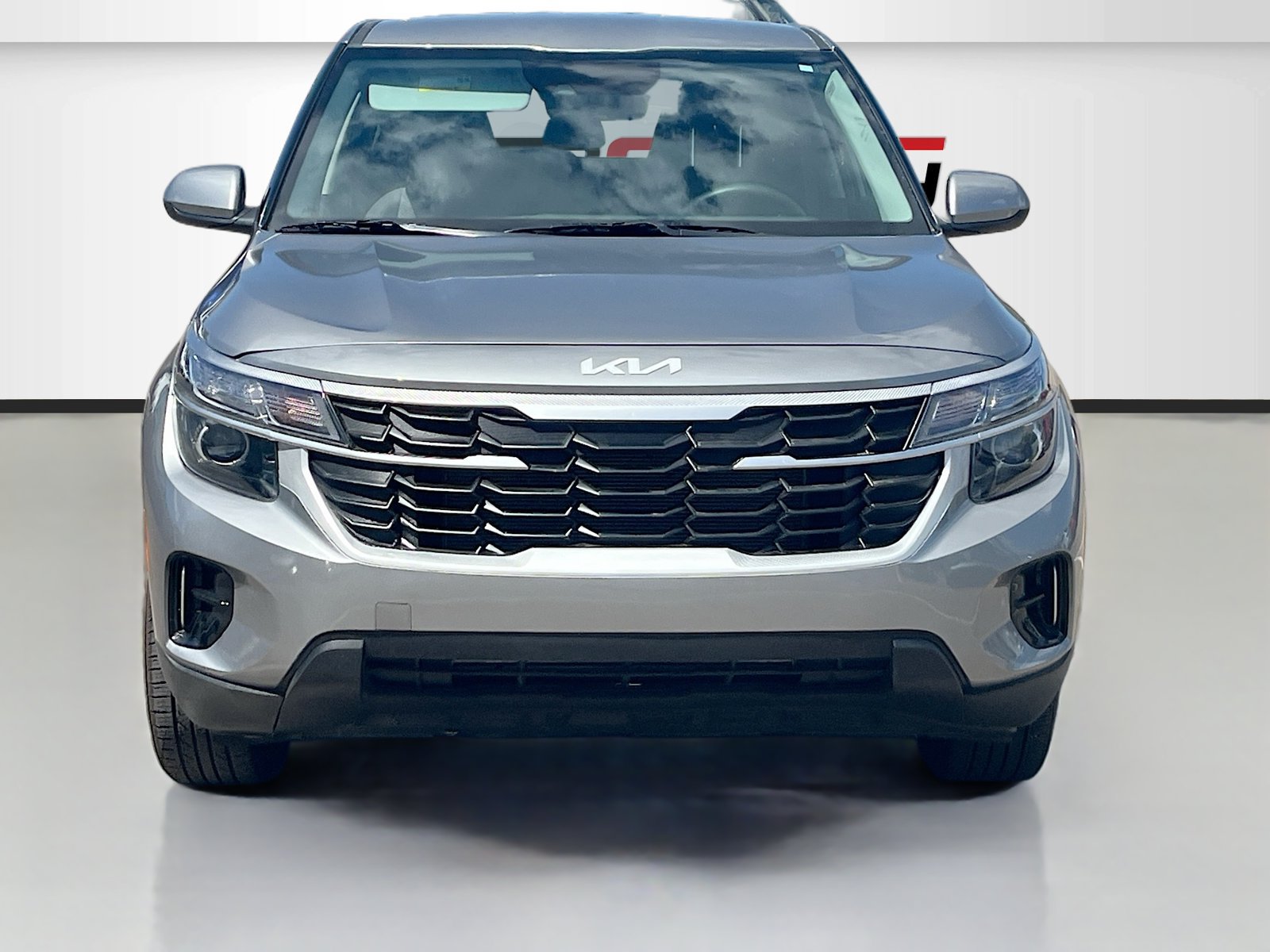 Used 2024 Kia Seltos LX AWD/4WD image 2