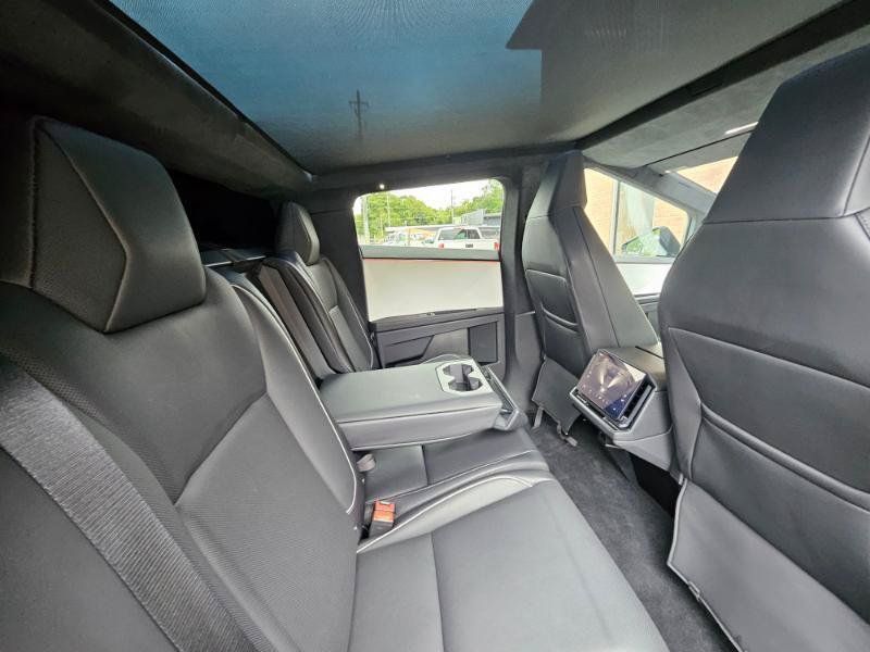 Used 2024 Tesla Cybertruck AWD Crew Cab image 79