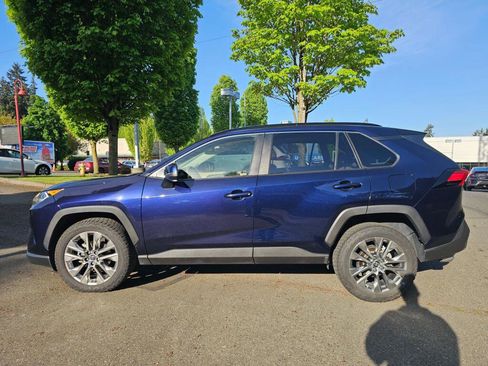 Used 2019 Toyota RAV4 XLE Premium w/ Advanced Technology Package AWD/4WD image 4