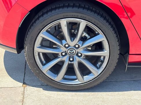 Used 2019 MAZDA MAZDA3 Hatchback w/ Preferred Package FWD image 7