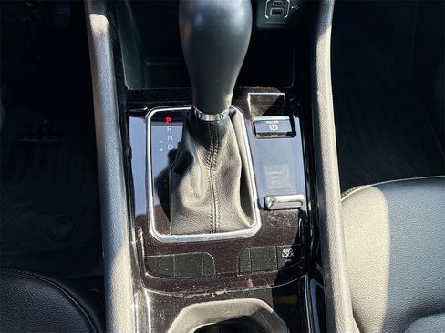 Used 2024 Jeep Compass Limited image 16