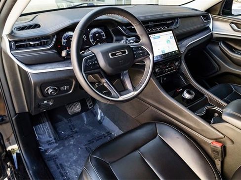 Used 2023 Jeep Grand Cherokee Limited image 8