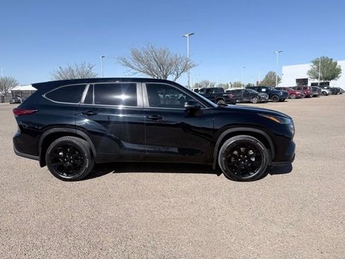 Used 2023 Toyota Highlander LE image 5
