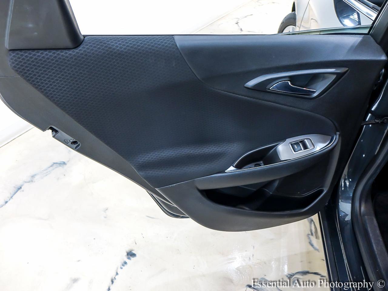 Used 2017 Chevrolet Malibu LT FWD image 25